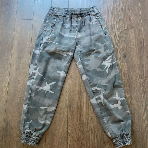 ARITZIA TNA Camo Grey Mix Joggers - Picture 2 of 11